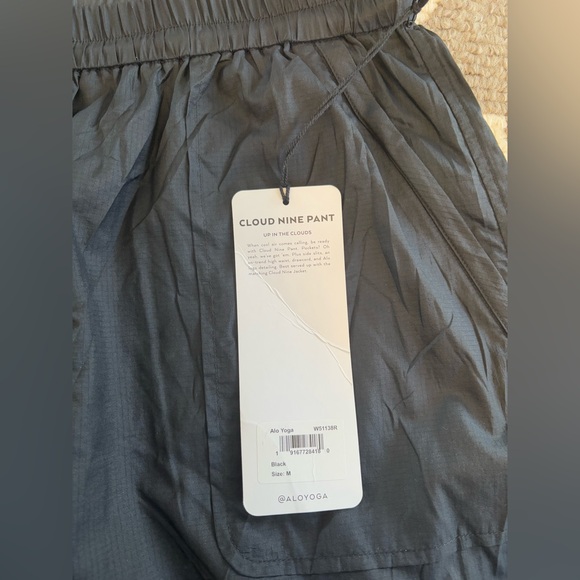 NWT Alo Yoga Cloud Nine Pant size medium - Picture 3 of 6